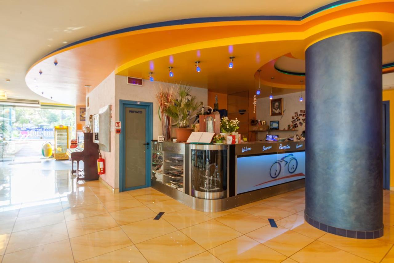 Hotel Senior Cattolica Exterior foto